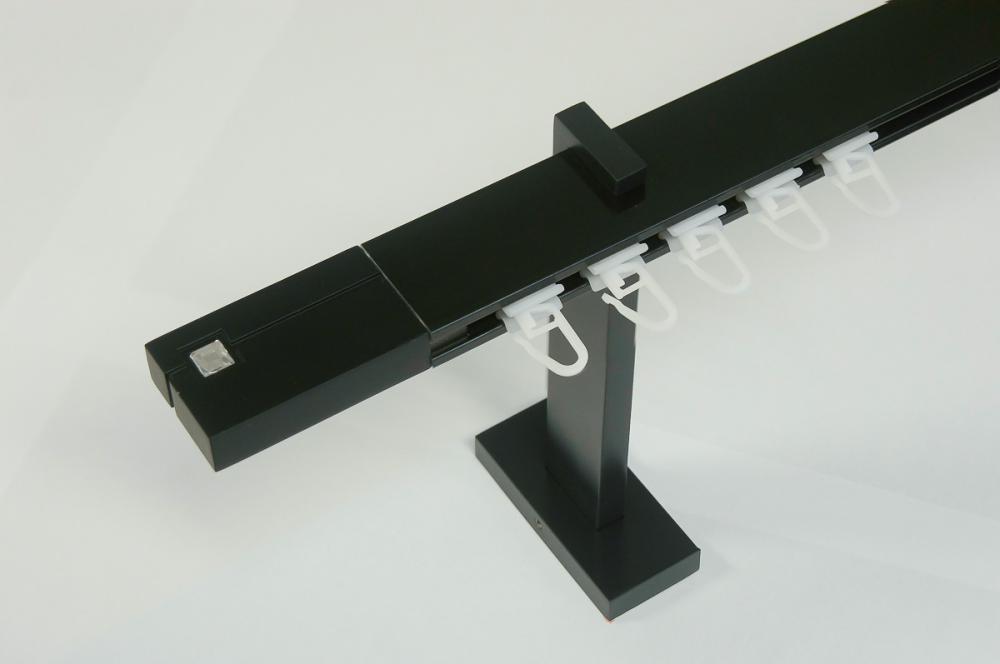 Garniže SQUARE LINE čierna - jednoradové - KRYSTAL čierna