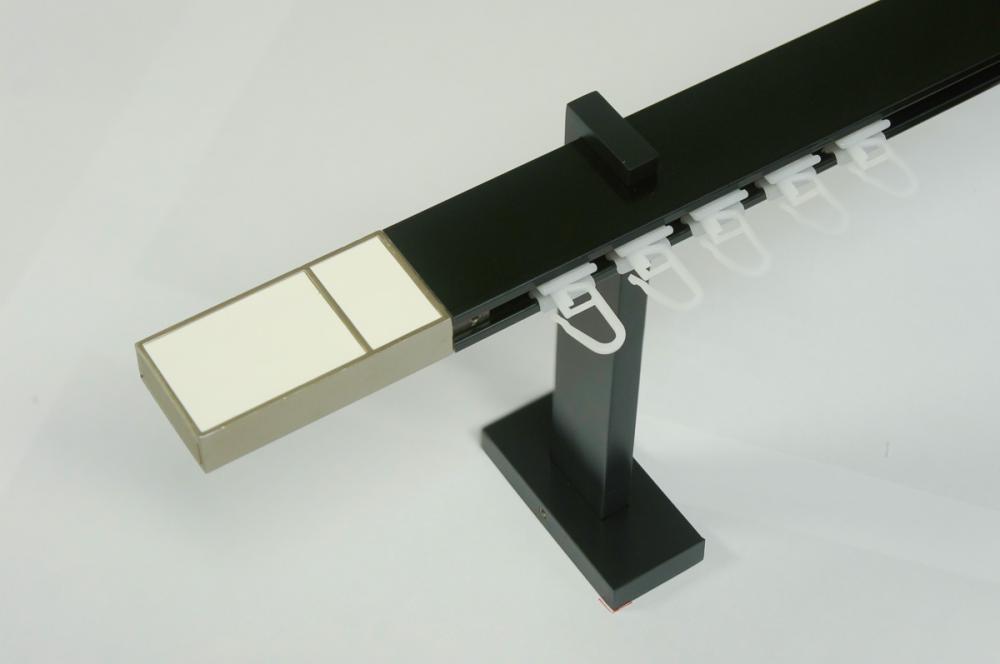 Garniže SQUARE LINE čierna - jednoradové - BOSS biela koža