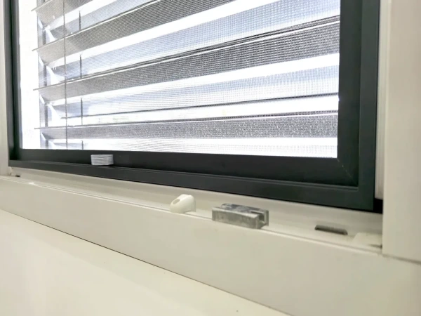 Sieťky proti hmyzu na OKNO - pevné KLIK LUX - bežné odtiene 3