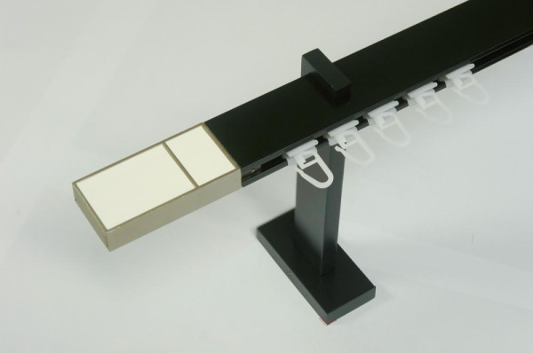 Garniže SQUARE LINE čierna - jednoradové - BOSS biela koža