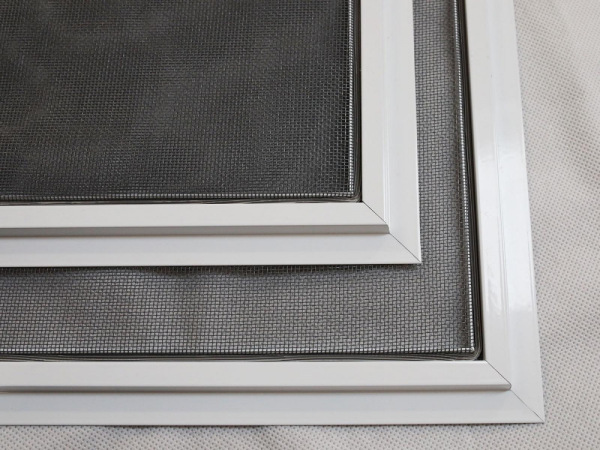 Sieťky na OKNO - pevné - drevoimitačné 5