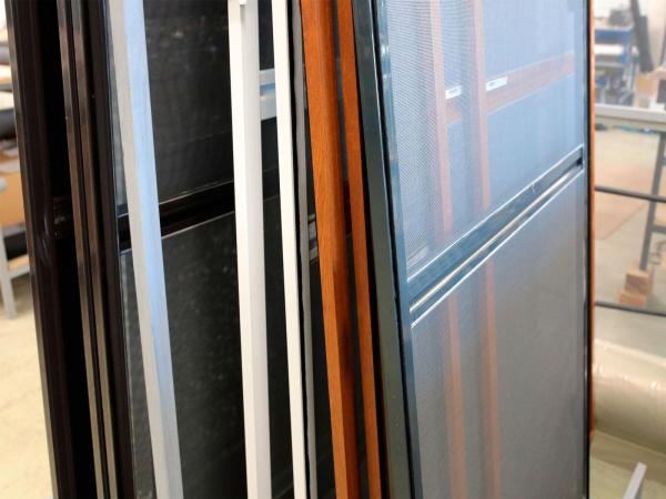 Sieťky na DVERE  - pántové v ráme SMART - farby RAL 6