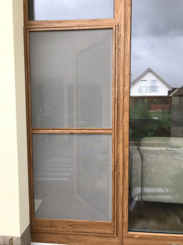 Sieťky na DVERE  - pántové v ráme SMART - farby RAL 3